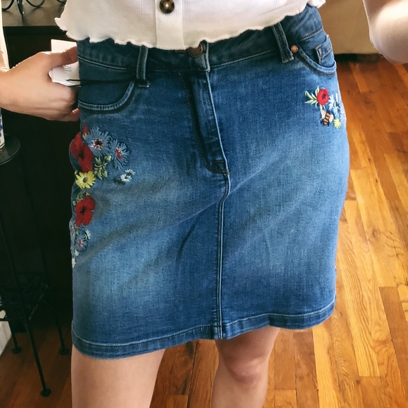 LAST CHANCE NWT Embroidered High Waist Jean Skirt - Picture 1 of 8